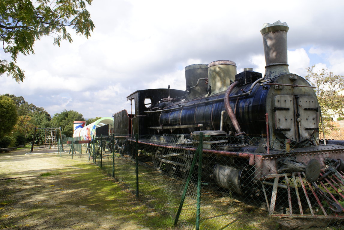 ANTIGUA MÁQUINA DE TREN