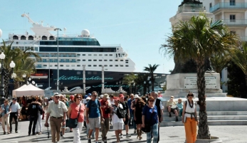 Los turistas buscan el buen tiempo, playa y la gastronomía para visitar Cádiz