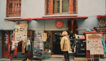 Souvenirs de Cádiz: cómo conservar los recuerdos de viaje con estilo – más allá de los imanes y llaveros