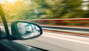 Las mejores rutas en Cádiz: Autopistas iluminadas y paseos nocturnos románticos