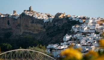 PASEAR POR EL CASTO ANTIGUO DE ARCOS