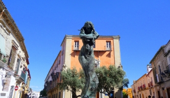 MONUMENTO A LOLA FLORES