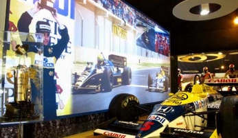 VISITAS GUIADAS AL CIRCUITO DE VELOCIDAD Y AL MUSEO DEL MOTOR